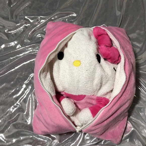 reversible Hello Kitty pillow - Picture 2 of 5